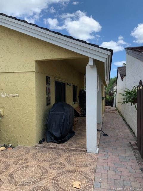 Building Photo - 9516 SW 148th Ave