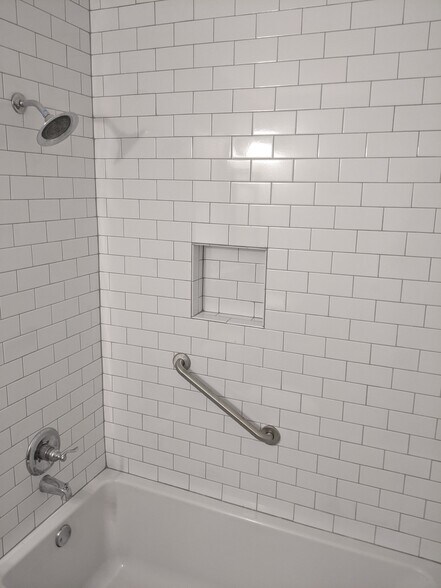 Bathroom - 711 Hillcrest Ct