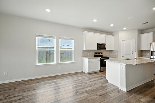 Building Photo - 104 Capella Wy