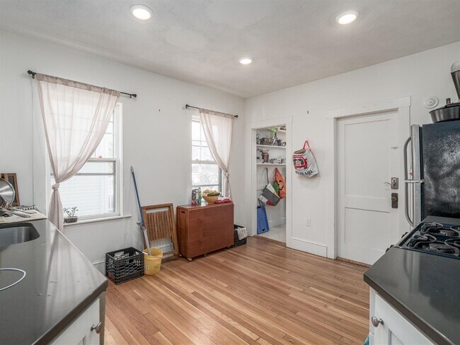 Building Photo - 97 2nd St