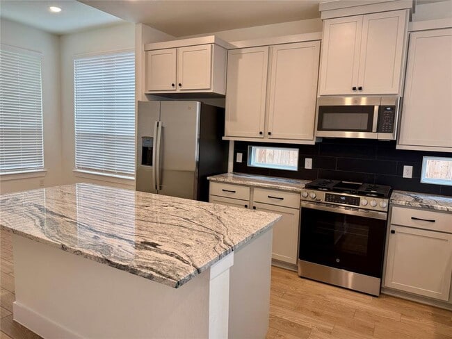 Building Photo - 31015 Myers Hvn Ln