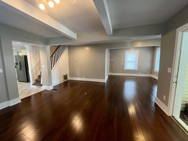 Building Photo - 3 Bed 1 Bath Downtown St. Joseph