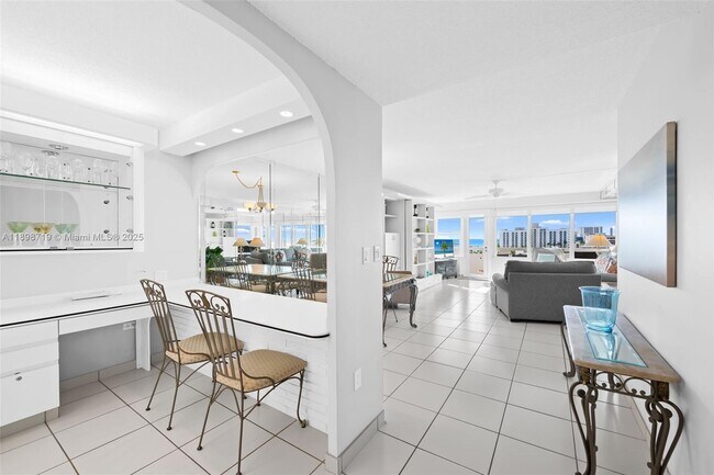 Building Photo - 3111 N Ocean Dr