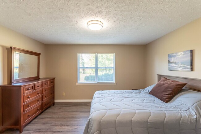 Building Photo - Corporate / Seasonal / Mid-term Rental - Furnished
