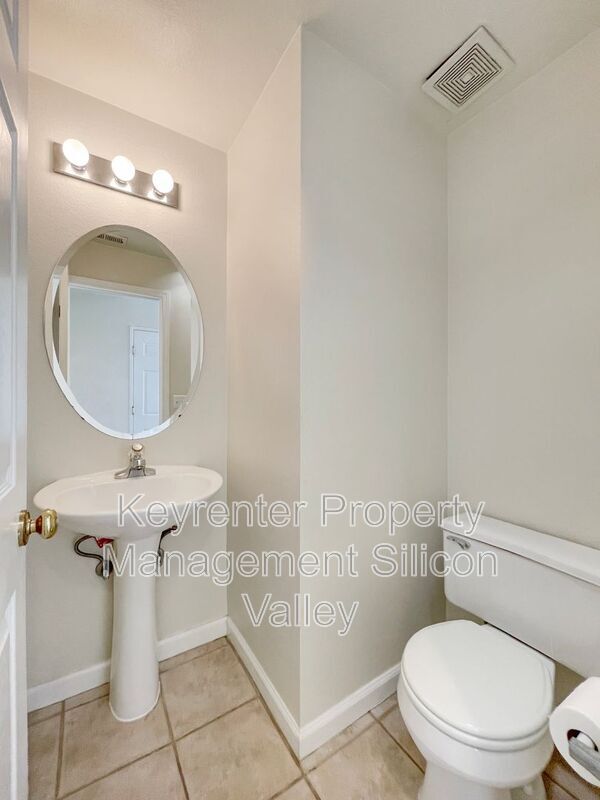 Building Photo - 1889 Kobuk Valley Common