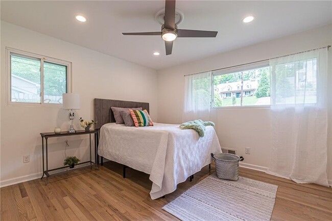 Building Photo - 4523 Runnemede Rd NW