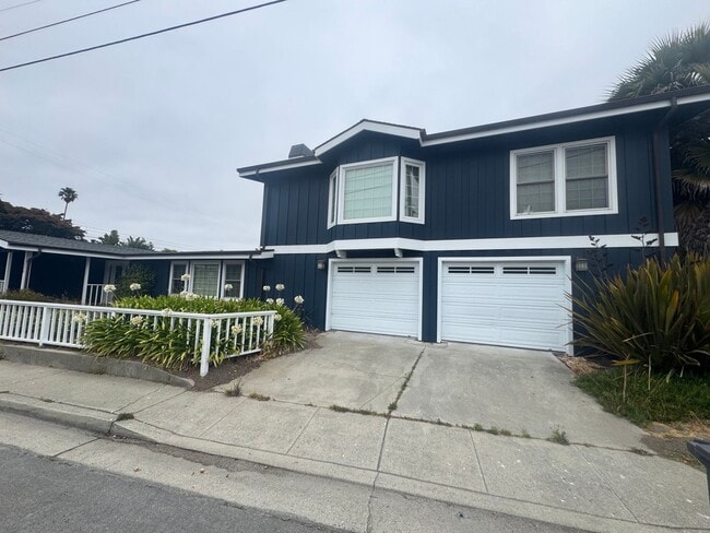 Primary Photo - Beautiful 3 bedroom West Side Home! Close ...