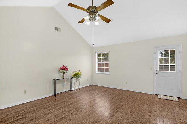 Building Photo - 781 Madison Dr