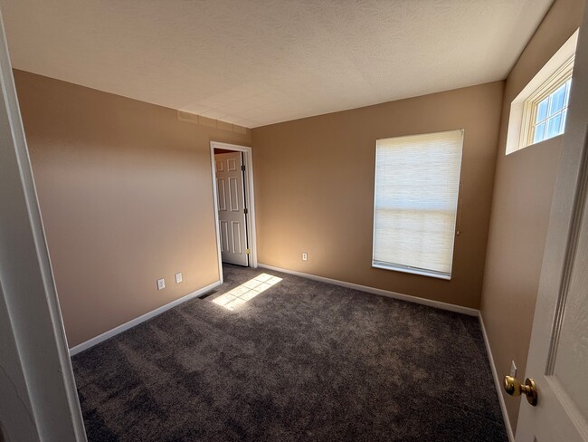 Bedrooom 3 with walk-in closet - 6560 Brier Lake Rd