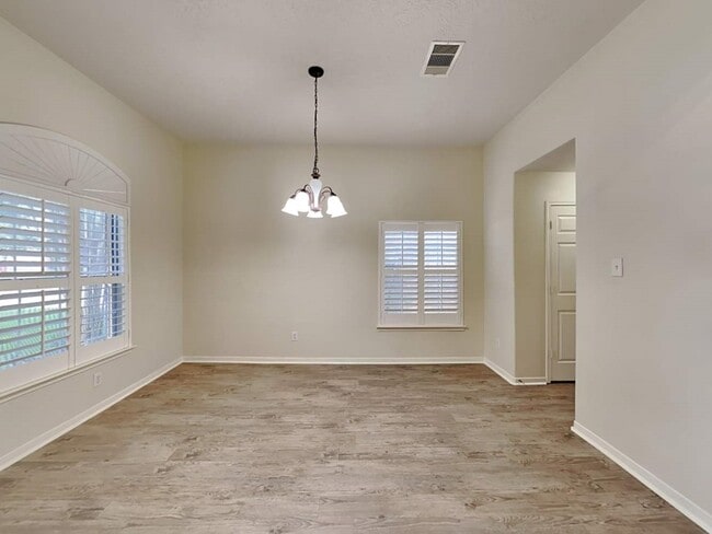 Building Photo - 8619 Discus Dr