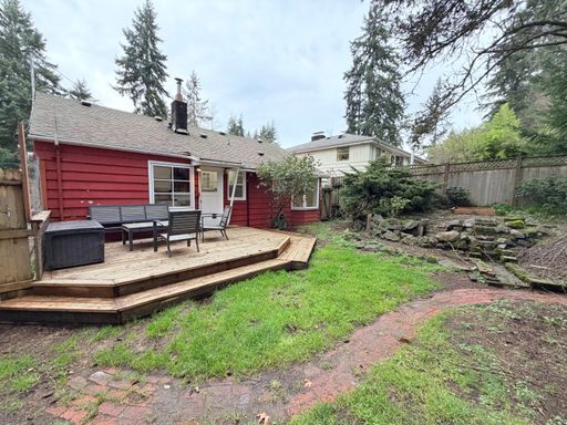 Building Photo - Great 2 bed home, fully fenced backyard in desirable Olympic Hills! Available Now!