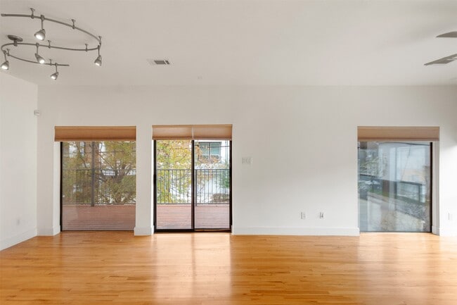 Building Photo - 4501 Eigel St