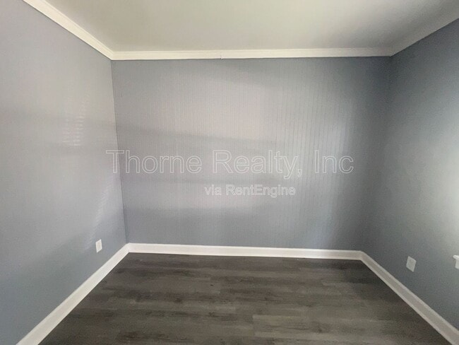 Building Photo - 305 E Battle Ave