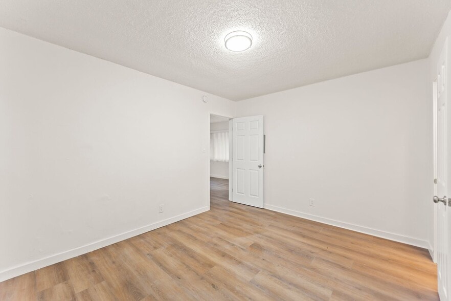 Building Photo - 9721 San Pedro St