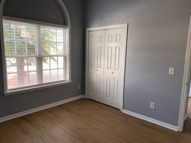 Building Photo - Charming 1-bedroom, 1-bath apartment in Wilmington, NC offering convenient living with utilities ...