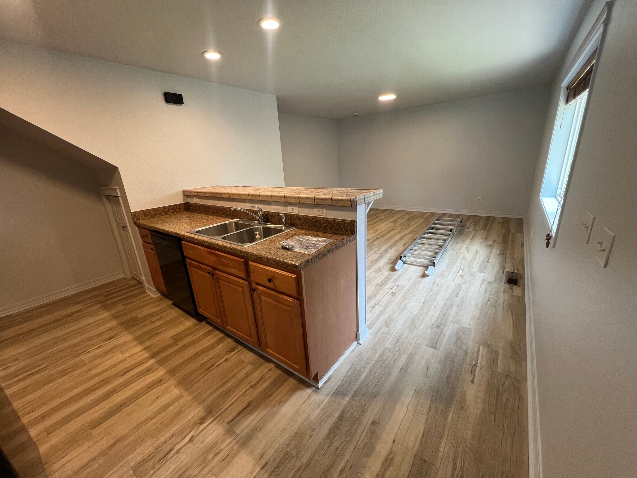 kitchen island & living room - 224 W Loucks St