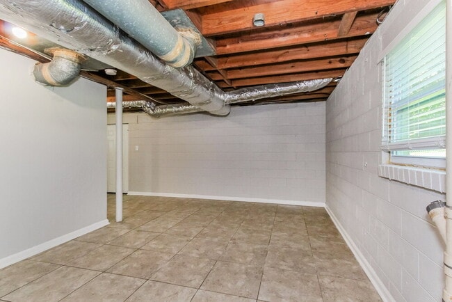 Building Photo - 201 Beechwood Dr