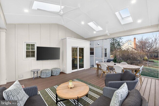 Building Photo - 11922 Holly Spring Dr