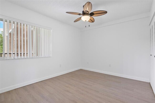 Building Photo - 9537 Weldon Cir