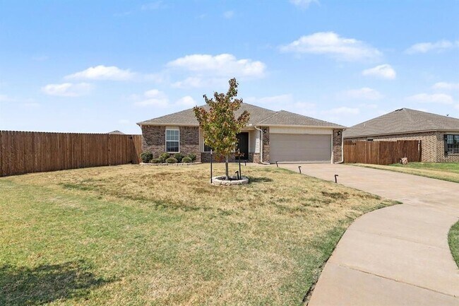 Building Photo - 1007 N Deer Ct Way