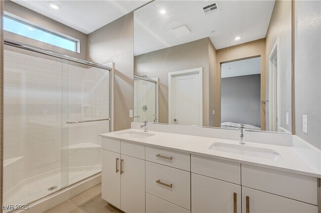 Building Photo - 9864 Kings Glen St