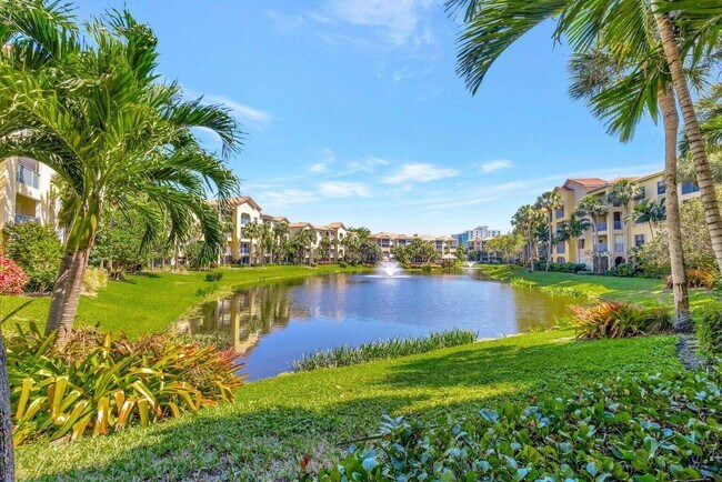 Building Photo - 300 Uno Lago Dr