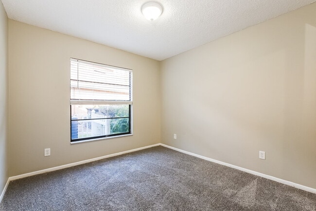 Building Photo - 1027 Covington St