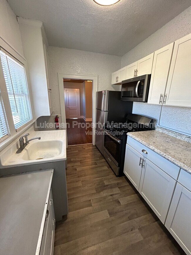 Building Photo - 428-428 S Westnedge Ave