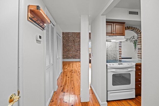 Building Photo - Available now. Awesome 1 BR/1.5 BA Apartme...