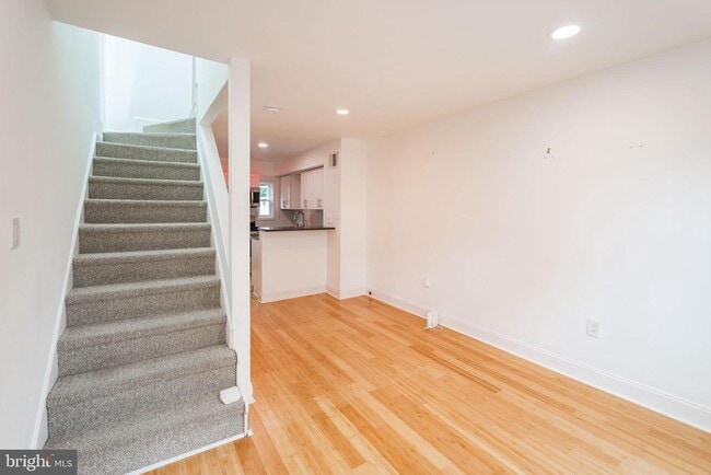 Building Photo - 2107 Clymer St