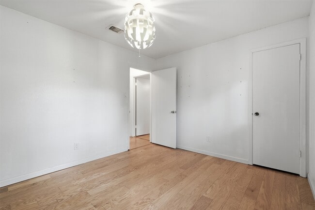 Building Photo - 214 Glen Haven Ct