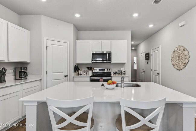 Building Photo - 14532 Macadamia Ln
