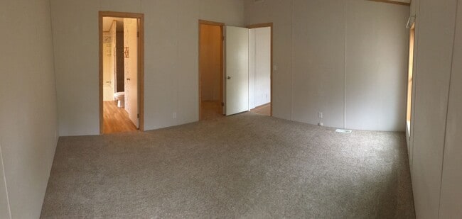 Building Photo - 3-bedroom 2-bathroom Modular Home in Babcock Vista!