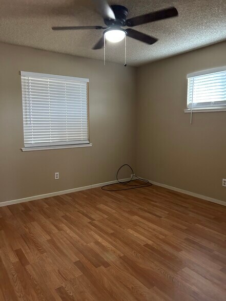 Building Photo - 4439 Myrtle Ave