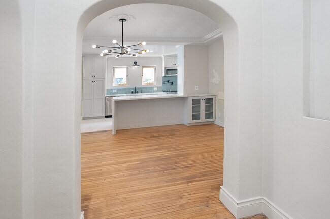 Building Photo - 1215 S Crescent Heights Blvd