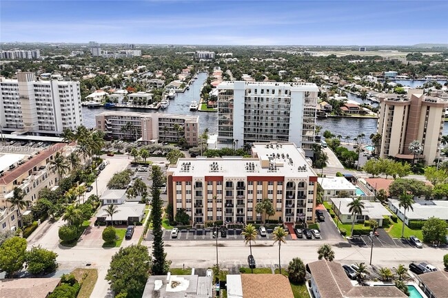 Building Photo - 400 N Riverside Dr