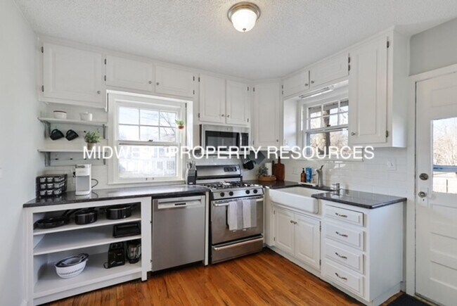 Building Photo - Historic Home in Downtown Lee's Summit