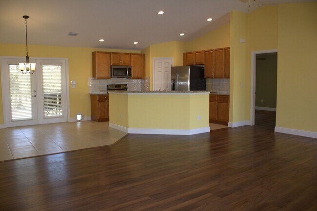Building Photo - For Rent- 3 Bed 2 Bath