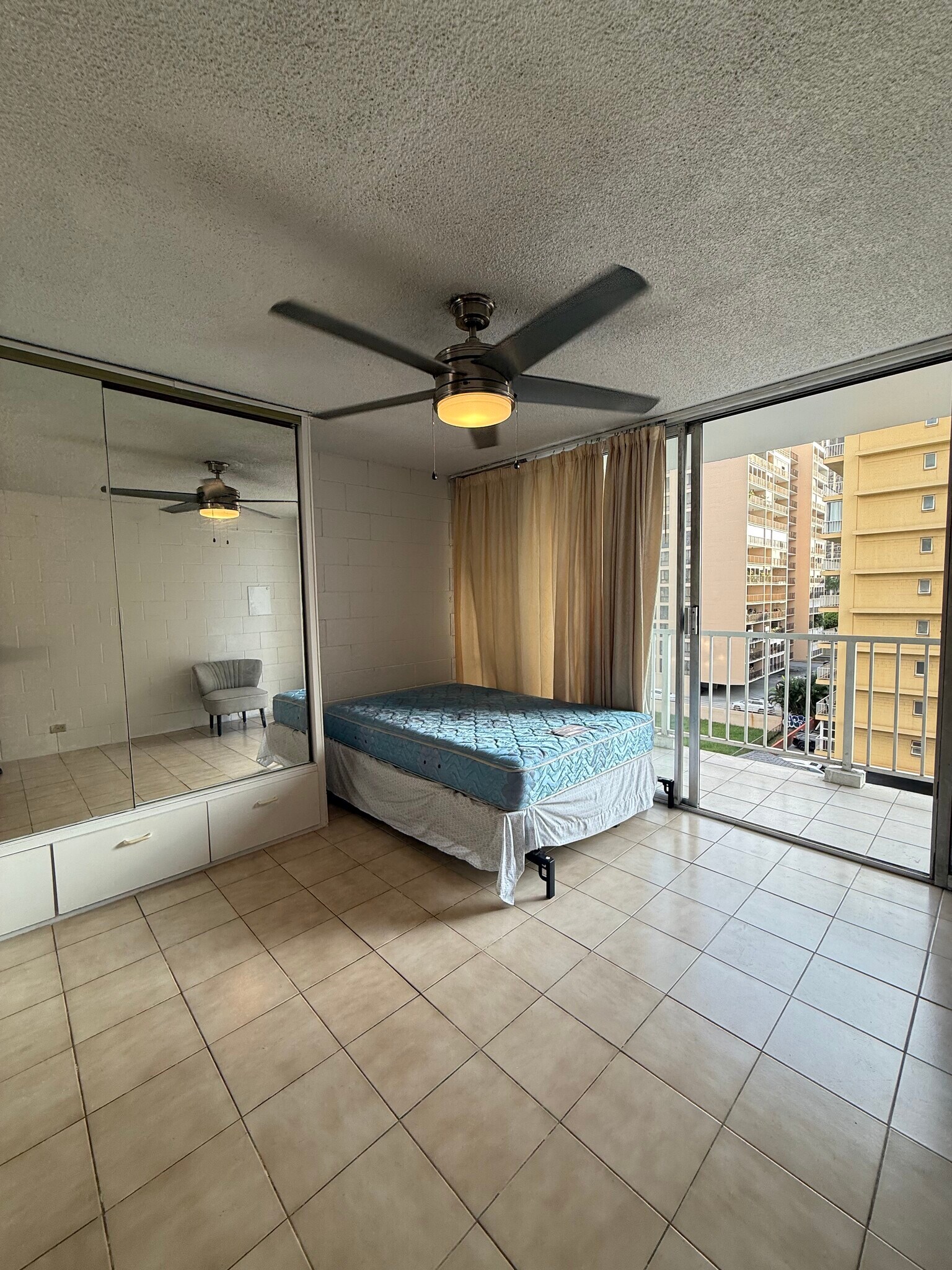 Building Photo - 2509 Ala Wai Blvd