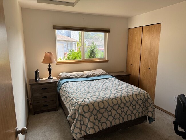 Building Photo - 3 bed/2 bath with BONUS room