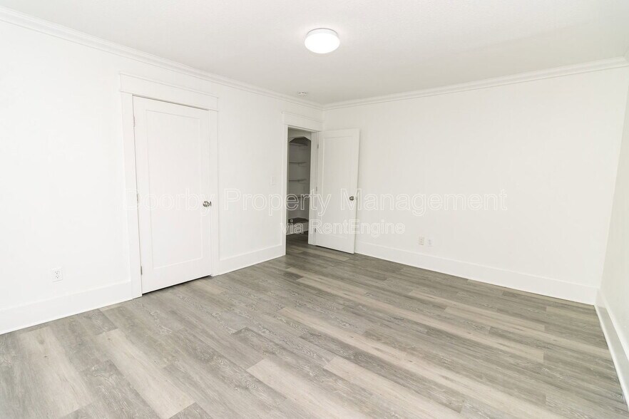Building Photo - 1203 Rockway Dr