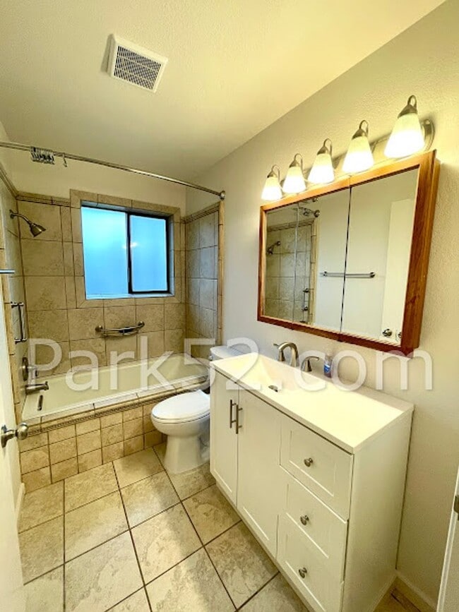 Building Photo - 1/2 Off First Full Month! 4 Bedroom Single...