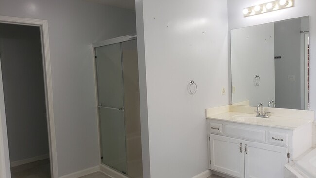 Building Photo - 13642 W 129th St