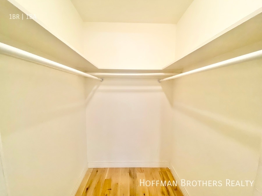 Building Photo - 400 S Berendo St