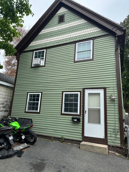 Building Photo - 76 College Ave