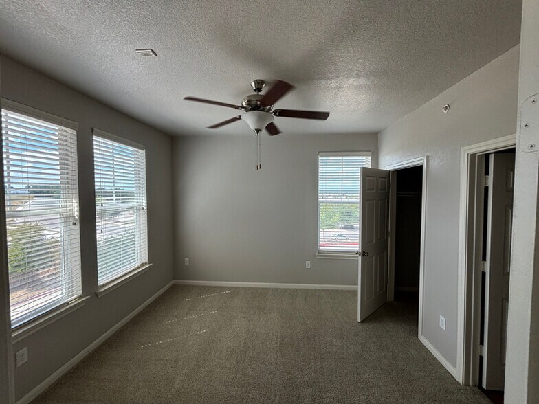 Building Photo - 1811 Medical Pkwy