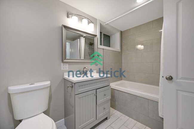 Building Photo - 4 Bed and 2 Bath Remodeled Single-family House Available!