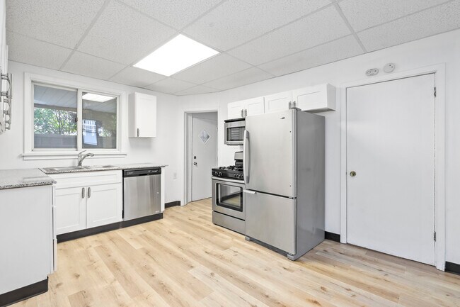 Building Photo - 2721 Berg St