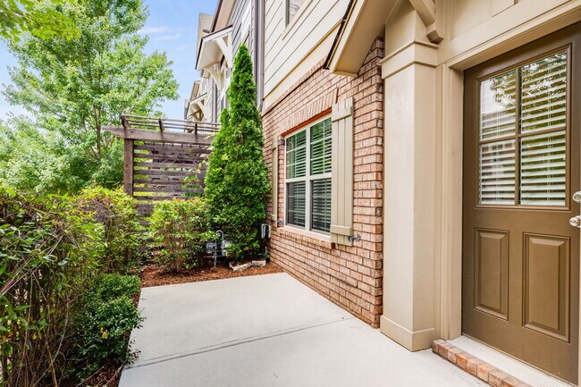 Building Photo - 1032 Moorewood Ln S E