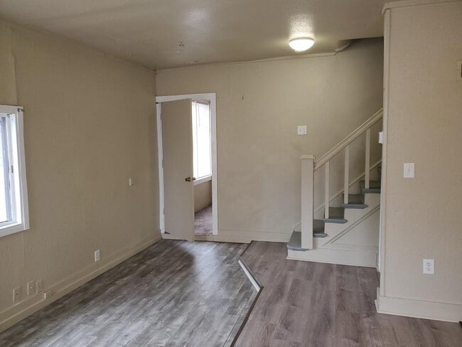 Building Photo - 112 14th St N